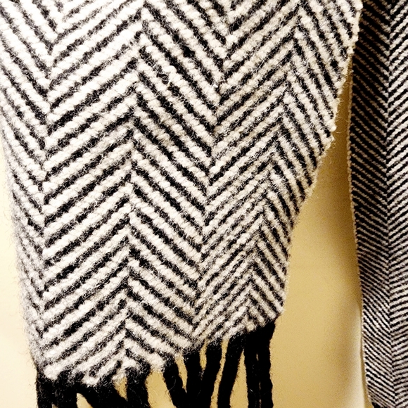 Ralph Lauren Chic Black and White Lambswool Unisex Scarf - Picture 6 of 8
